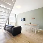 Raj Living - 3 Room Apartment - Maisonette - Balcony - 20 Min Messe Dus And Old Town Dus
