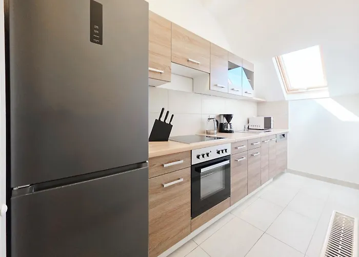 Raj Living - 3 Room Apartment - Maisonette - Balcony - 20 Min Messe Dus And Old Town Dus